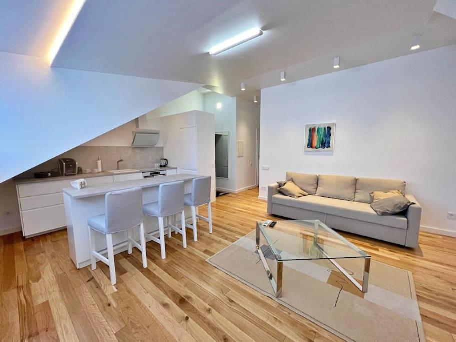 White 1 Bd Old Town Apartment By Hostlovers Каунас Экстерьер фото