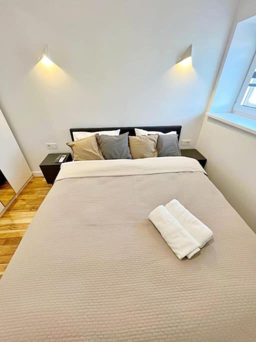 White 1 Bd Old Town Apartment By Hostlovers Каунас Экстерьер фото