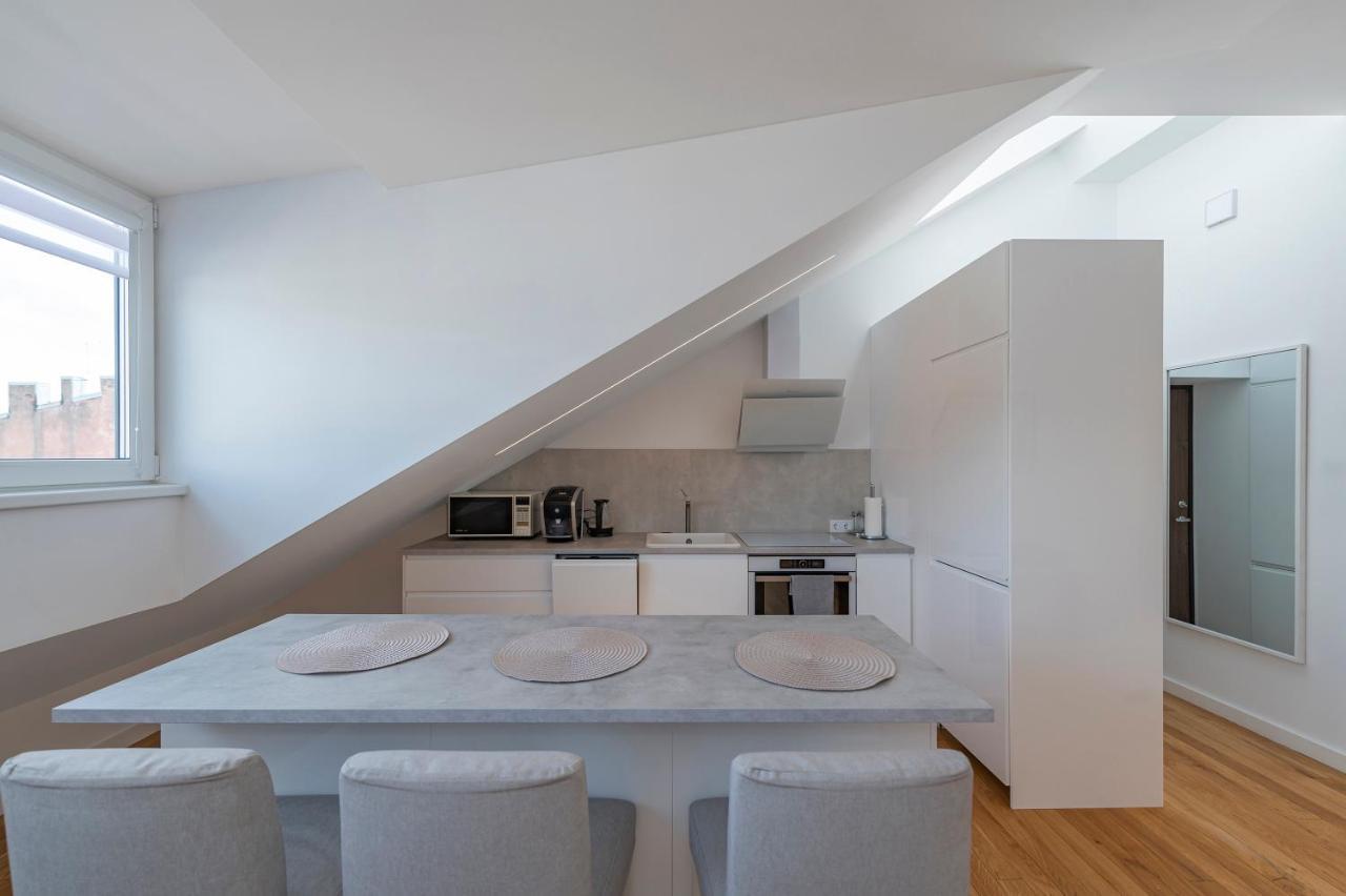 White 1 Bd Old Town Apartment By Hostlovers Каунас Экстерьер фото