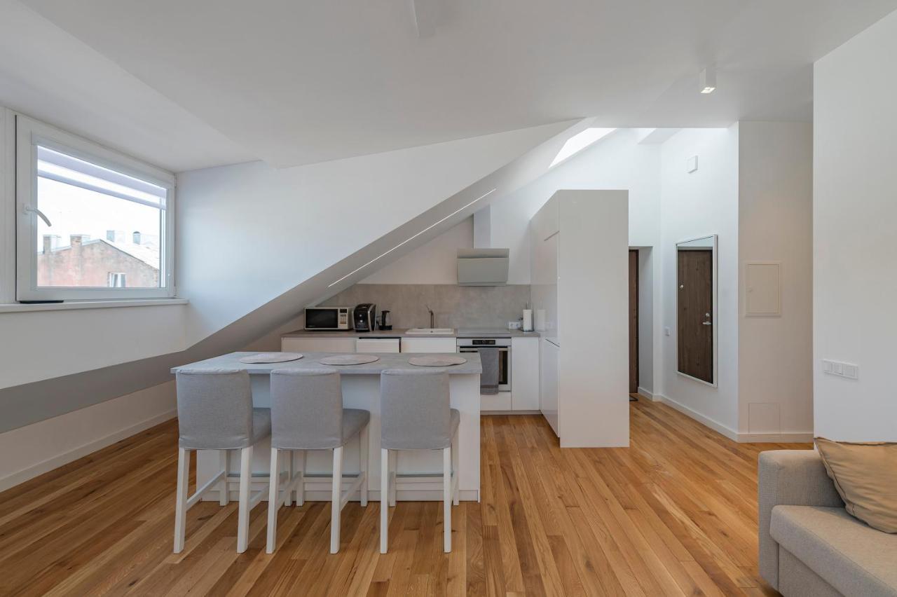 White 1 Bd Old Town Apartment By Hostlovers Каунас Экстерьер фото
