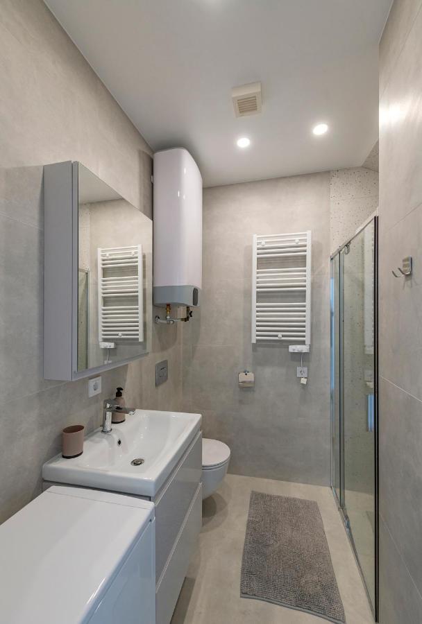 White 1 Bd Old Town Apartment By Hostlovers Каунас Экстерьер фото